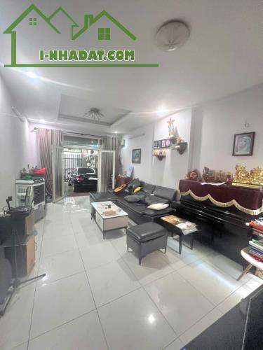 Bán Nhà Hẻm Xe Hơi 6m, CMT8, 124m2, 3 Tầng, Chỉ 21 Tỷ, Phường 15, Quận 10