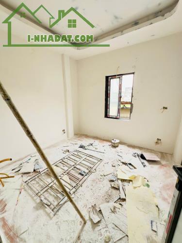 BÁN NHÀ NGÕ 670 NGUYỄN KHOÁI, MỚI TINH FULL NỘI THẤT, 1 TUẦN NỮA LÀ XONG, NỞ HẬU NHẸ - 1