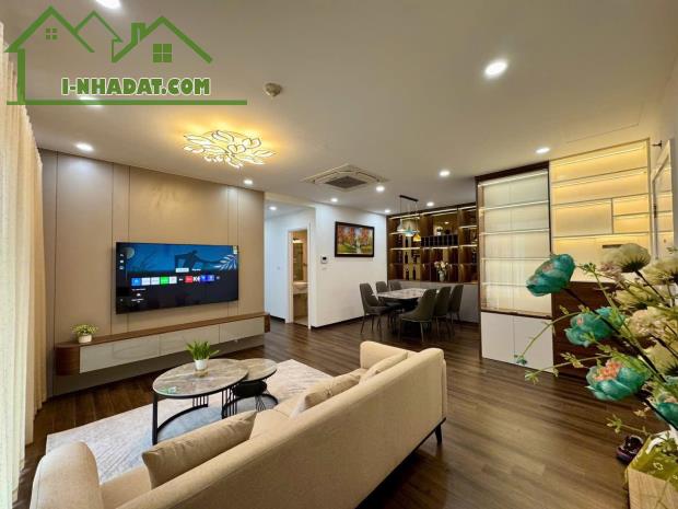 Căn hộ 3 phòng ngủ, 96m Goldmark City, Hồ Tùng Mậu. Nội thất sẵn đầy đủ.
