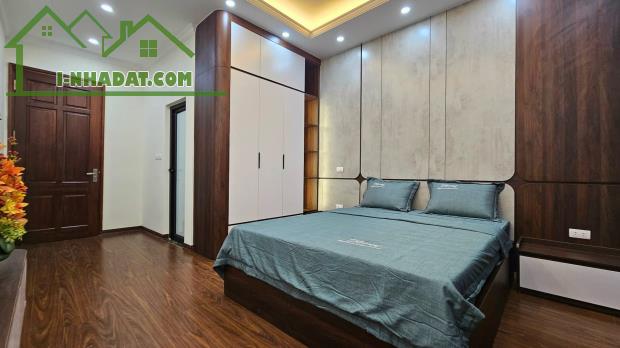 Bán Nhà Ngay Royal City Vincom Thanh Xuân 28m2 - 5 Tầng - Không Có Căn Thứ 2 Chính Chủ - 2