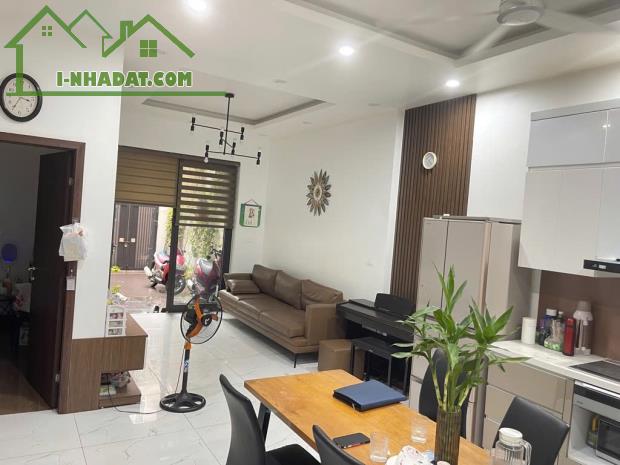 Nhà Sài Đồng, 3 tầng, 86m2, dân xây, thoáng trước sau, full nội thất.