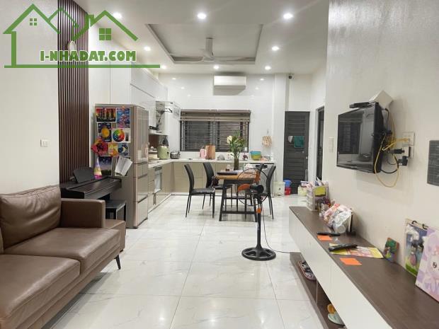 Nhà Sài Đồng, 3 tầng, 86m2, dân xây, thoáng trước sau, full nội thất. - 2