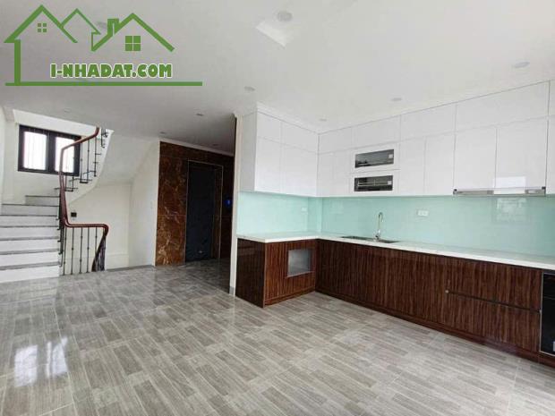HOÀNG HOA THÁM - Ô TÔ ĐỖ CỬA - NGÕ THÔNG CÁC NGẢ - KHUNG CỘT BÊ TÔNG - BẢY TẦNG KIÊN CỐ - 2