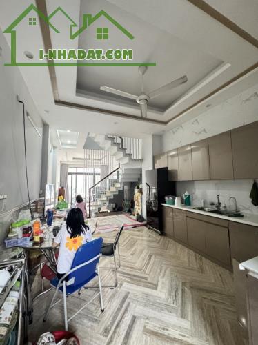 Bán nhà 80m2, 3 tầng, 4PN, 3WC, Gò Dưa, Thủ Đức, 7.4 tỷ