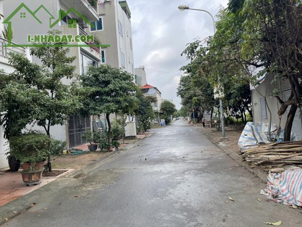 Bán lô đất 60m2 tại khu TĐC Trâu Quỳ, chia sẵn 2 sổ mỗi lô 30m2 rất tiện, hai mặt thoáng. - 2