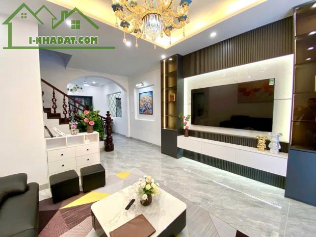 Bán nhà đẹp, diện tích rộng, 5 tầng, 59m2 , giá 12.6 tỷ, khu phân lô VIP, Nguyễn Trãi,