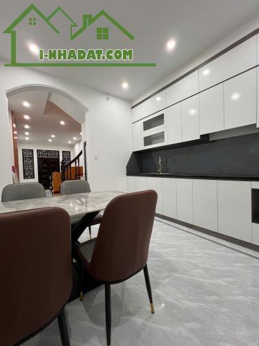 Chính chủ cần bán nhà mặt ngõ 119 Giáp Bát, ngõ ô tô. Diện tích 42m2. Liên hệ 0969.168.610
