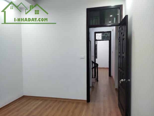 Chính chủ cần bán nhà mặt ngõ 119 Giáp Bát, ngõ ô tô. Diện tích 42m2. Liên hệ 0969.168.610 - 2