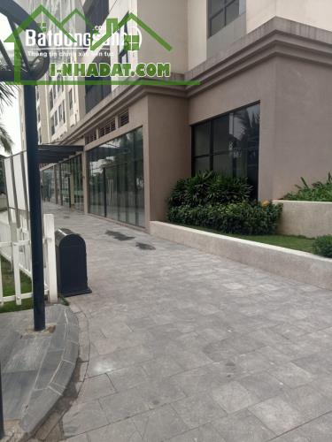 Bán gấp shophouse chân đế tòa CT8 Emerald Mỹ Đình Sông Đà, dòng tiền thu về 2500$/tháng. - 2