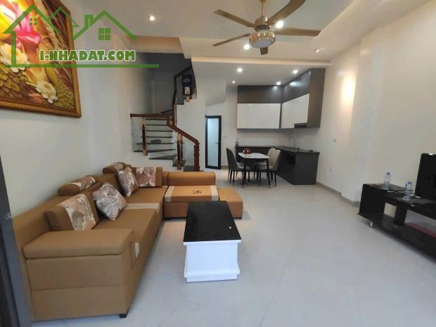 SIÊU RẺ! 4 tầng 33m2 giá 2,35 tỷ,cạnh trường đh Thể Dục Thể Thao - 1