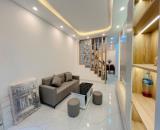 Bán nhà Tôn Đức Thắng, quận Đống Đa, 40m2, 5 tầng, tặng nội thất, hơn 6 tỷ