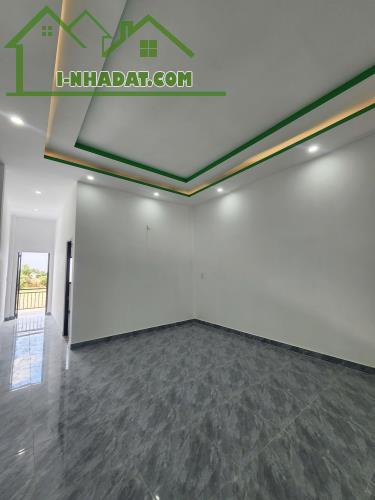 Nhà Hiện Đại giáp Chợ Bình Chánh, diện tích to 4.5 x 24m, SHR, - 3