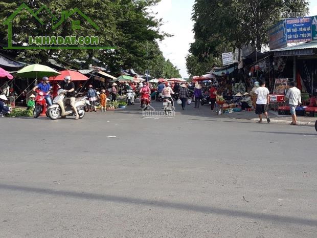 BÁN 5X50=250M2 SỔ RIÊNG, ĐỐI DIỆN CHỢ, ĐƯỜNG 18M, DÂN ĐÔNG GIÁ 450TR