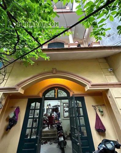 Hotttt , Nhà mặt Phố Nguyễn Văn Cừ