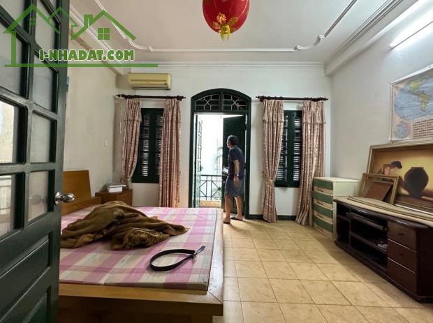 Hotttt , Nhà mặt Phố Nguyễn Văn Cừ - 1