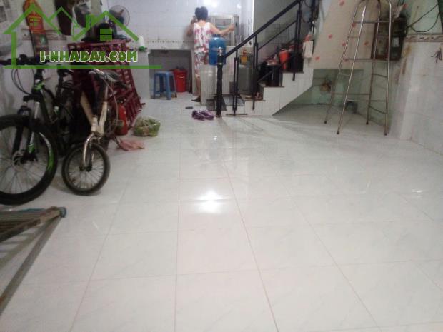 Bán nhà Bình Tân, giáp Tân Phú, 4x17, 3 tầng, hẻm 8m, 5.X Tỷ