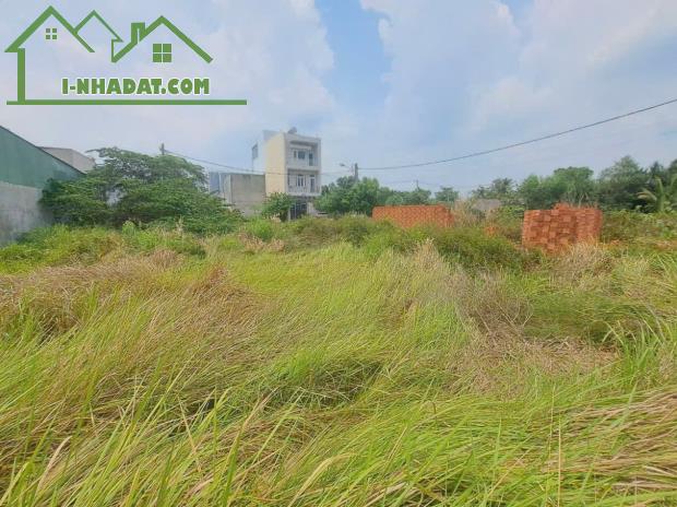 HÀNG HIẾM, 2 mặt tiền, Sát Vinhome Quận 9, DT 88m2 ( 6.4 x 15) chỉ 4 ty nhỉnh
