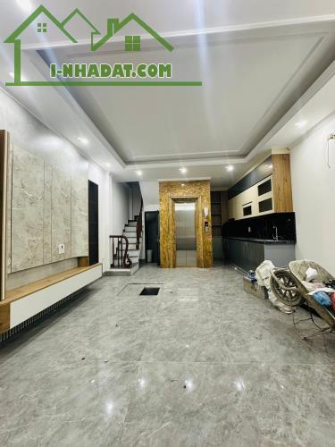 BÁN NHÀ ĐỘI CẤN - 6 TẦNG THANG MÁY, 2 THOÁNG, NGÕ NÔNG, 3 GÁC ĐỖ CỬA - GIÁ 7.5 TỶ