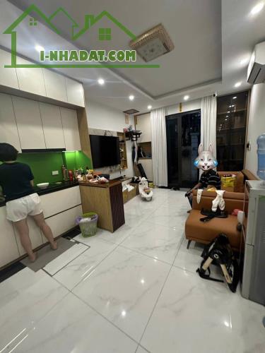 NHÀ ĐẸP PHỐ ÂU CƠ - 1 NHÀ RA PHỐ, NGÕ THÔNG THẲNG TẮP 3 GÁC TRÁNH, 30M OTO - GIÁ 16 TỶ