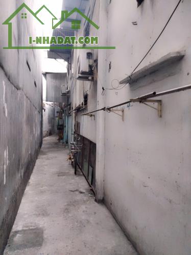 Bán nhà Mặt tiền đường Thạch Lam - gần Bình Long, 5.3x26.5m, Cấp 4, tiện xây, 16.9 tỷ