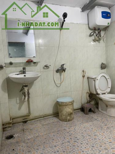 cho thuê nhà Hoàng Mai, Trương Định chỉ 5 Triệu, 50m2 x 1.5 tầng, 2 ngủ ở gđ, nhóm sv
