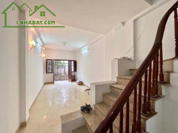 🏡 Bán nhà mới trung tâm Ngô Gia Tự, Long Biên, 33m2, Lô góc, Dân xây, Gần ô tô, 4 tỷ 85