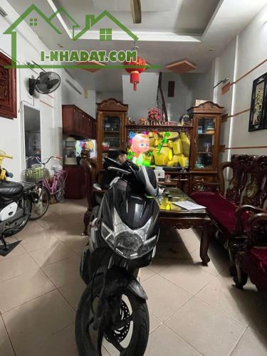 Siêu đẹp ngõ 200 Vĩnh Hưng  30mx4 tầng giá 5.95 tỷ. Nhà khung cột chắc chắn.