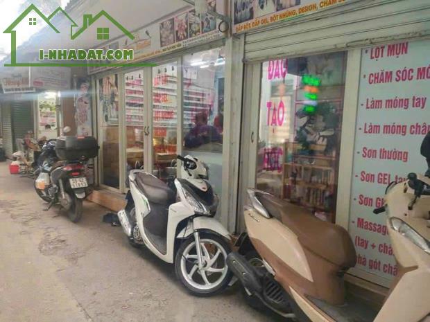 Mình Chính Chủ Cần Bán Lại 8 Sạp Chợ Ở Chợ Nhật Tảo Đường Nguyễn Tri Phương,Phường 8,