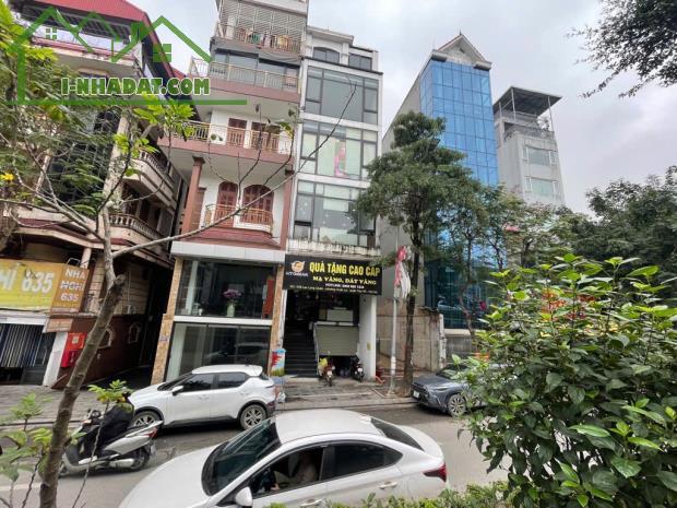 Nhà cũ Bán đất - Mặt phố Lạc Long Quân - 56m2 x MT 4m - Sau nhà ngõ thông oto tránh