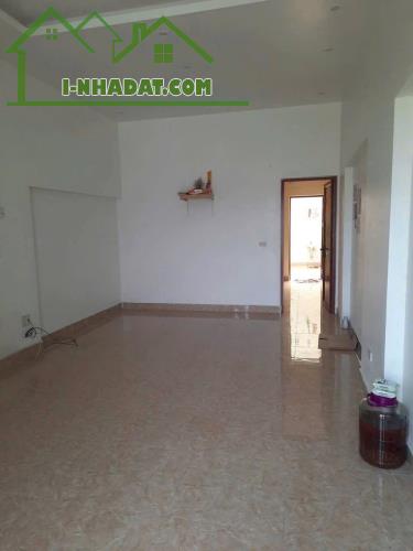 Nhà cũ Bán đất - Mặt phố Lạc Long Quân - 56m2 x MT 4m - Sau nhà ngõ thông oto tránh - 2