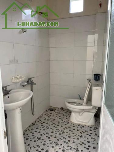 Nhà cũ Bán đất - Mặt phố Lạc Long Quân - 56m2 x MT 4m - Sau nhà ngõ thông oto tránh - 5