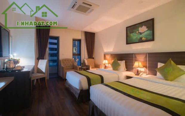 Cho thuê khách sạn 4 sao Khách sạn 21 tầng, 105 phòng tại trung tâm Nha Trang cách bển 3p - 3