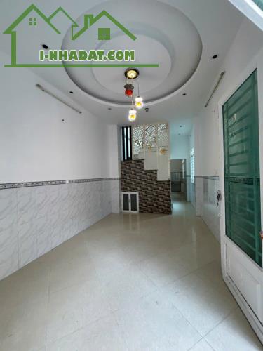 NHỈNH 6 tỷ -Bán nhà lô góc hẻm ô tô 2 mặt tiền đường Huỳnh Tấn Phát Q7 - 1
