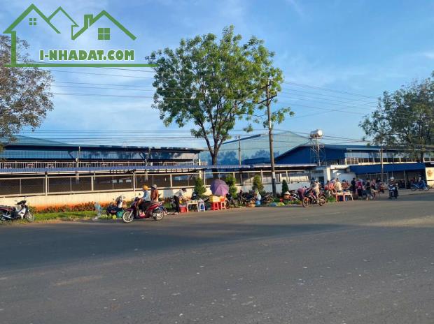 KẸT TIỀN BÁN 225M2 SHR CÓ SẴN T.CƯ NẰM KẾ TRƯỜNG HỌC SÁT CHỢ. GIÁ 190TR - 4