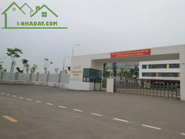Bán nhà Kim Chung -Đông Anh, ô tô 7 chỗ tránh nha, vị trí đẹp lô góc, 3 tầng, 185m2 chỉ 18 - 2