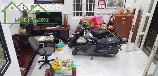 Bán nhà Đường Bến Nghé, Quận 7, 2 tầng, 28,8m2, cách 50m ra đường lớn, nhỉnh 2 tỷ - 2