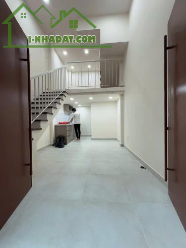 Nhà xinh sát mặt tiền trung tâm Q4
có 3 tỷ