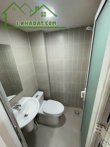 Nhà xinh sát mặt tiền trung tâm Q4
có 3 tỷ - 2