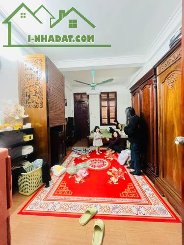 Mặt ngõ Láng Hạ, 1 nhà ra phố, KD sầm uất, 37m 5 tầng 3.7m mặt, Giá 12.3 tỷ Lh 0796193699 - 2