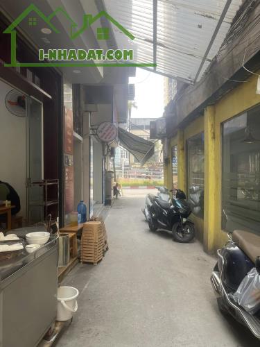 Mặt ngõ Láng Hạ, 1 nhà ra phố, KD sầm uất, 37m 5 tầng 3.7m mặt, Giá 12.3 tỷ Lh 0796193699