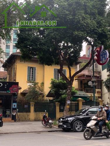 Hàm cá mập sắp hoàn thành sứ mệnh lịch sử của mình. Những căn nhà BT Cổ kính , biểu tượng