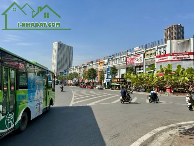 SIÊU PHẨM LK NGUYỄN VĂN LỘC-MỖ LAO-PHÂN LÔ VỈA HÈ-OTO TRÁNH , VÀO NHÀ-KINH DOANH ĐA DẠNG