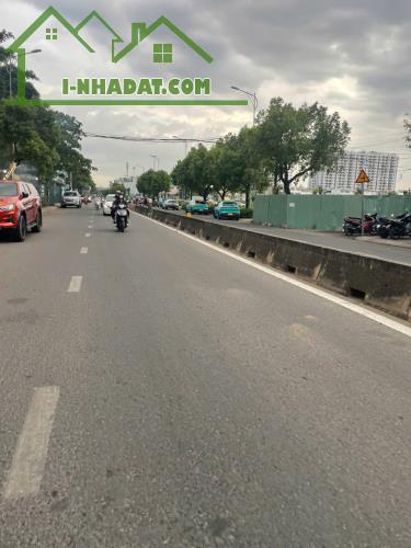 Bán nhà 2 tầng mặt tiền 9x20m giá 35 tỷ Đường Phan Văn Hớn