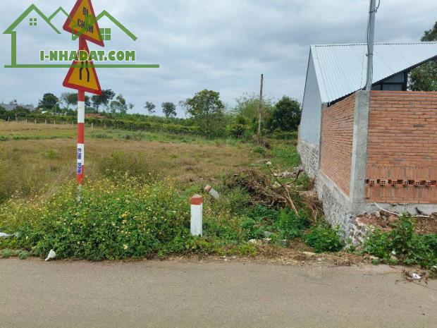 Lô góc 2 mặt tiền tại đá bạc châu Đức. ✌️ Có 80 Thổ cư 👉 khu dân cư giá chỉ 620tr - 1