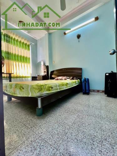 MẶT TIỀN ĐƯỜNG SỐ VĨNH HỘI 
TRUNG TÂM Q4 
 NGANG 4 X10 M CÓ 175 TRIỆU M2 - 1