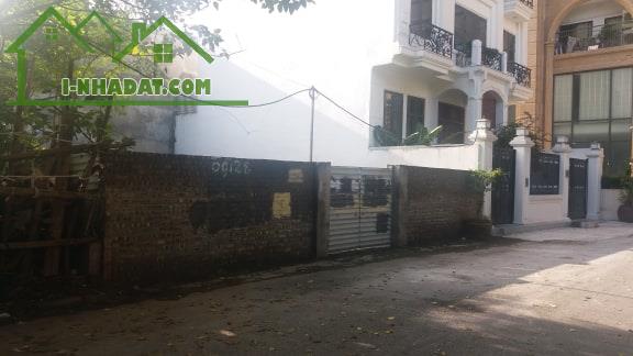 Bán đất Lạc Long Quân, Tây Hồ, ô tô, gần Hồ Tây 88m 19 tỷ