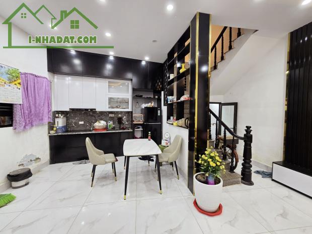 🏡 BÁN NHÀ XUÂN THỦY – 37m² – 5 TẦNG – MT 5.5m – 9.1 TỶ
