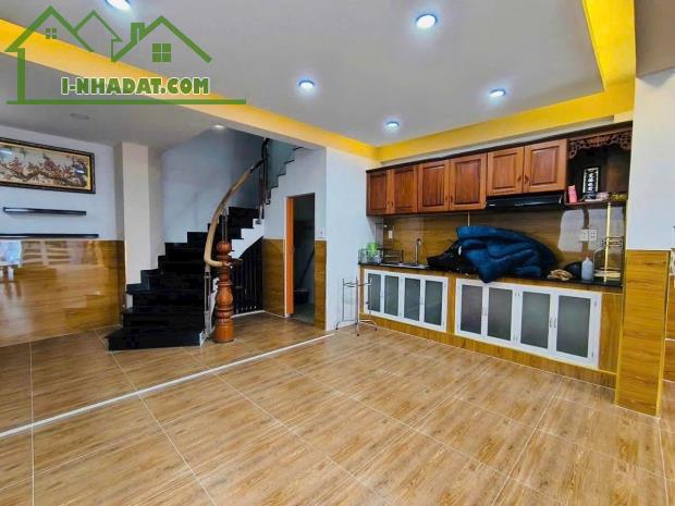 *GIÁP Q10 -TT Q11-Ngay LÊ ĐẠI HÀNH-30M Ra MT-60M-5TẦNG Ngang 4.8m-HĐT 50TR- 9.8 Tỷ TL! - 3