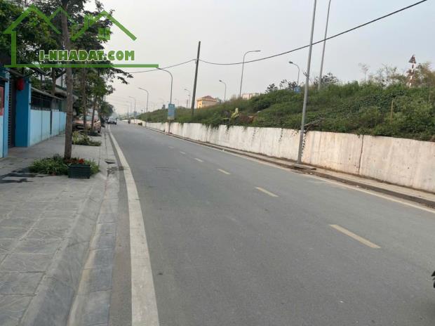 Long Biên - Giang Biên. Hiếm - Ngõ ÔTÔ tránh - Kinh Doanh.