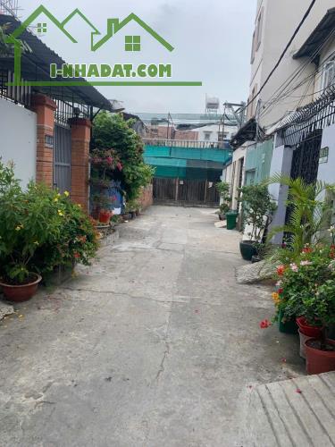 Nhà Gần Cá Sấu Hoa Cà Hiệp Bình Chánh ô tô đậu ngay nhà. - 4